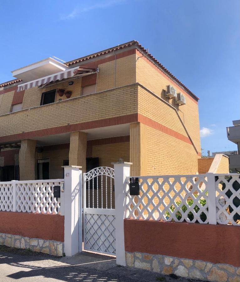 شقة Sea Breeze House فيوميتشينو المظهر الخارجي الصورة